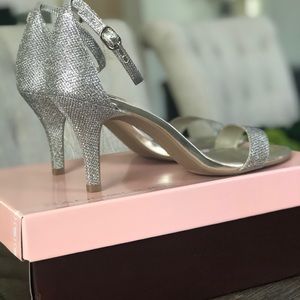 Bandolino metallic formal sandal heels